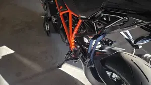 KTM 1290 Super Duke R (2019)  (4)