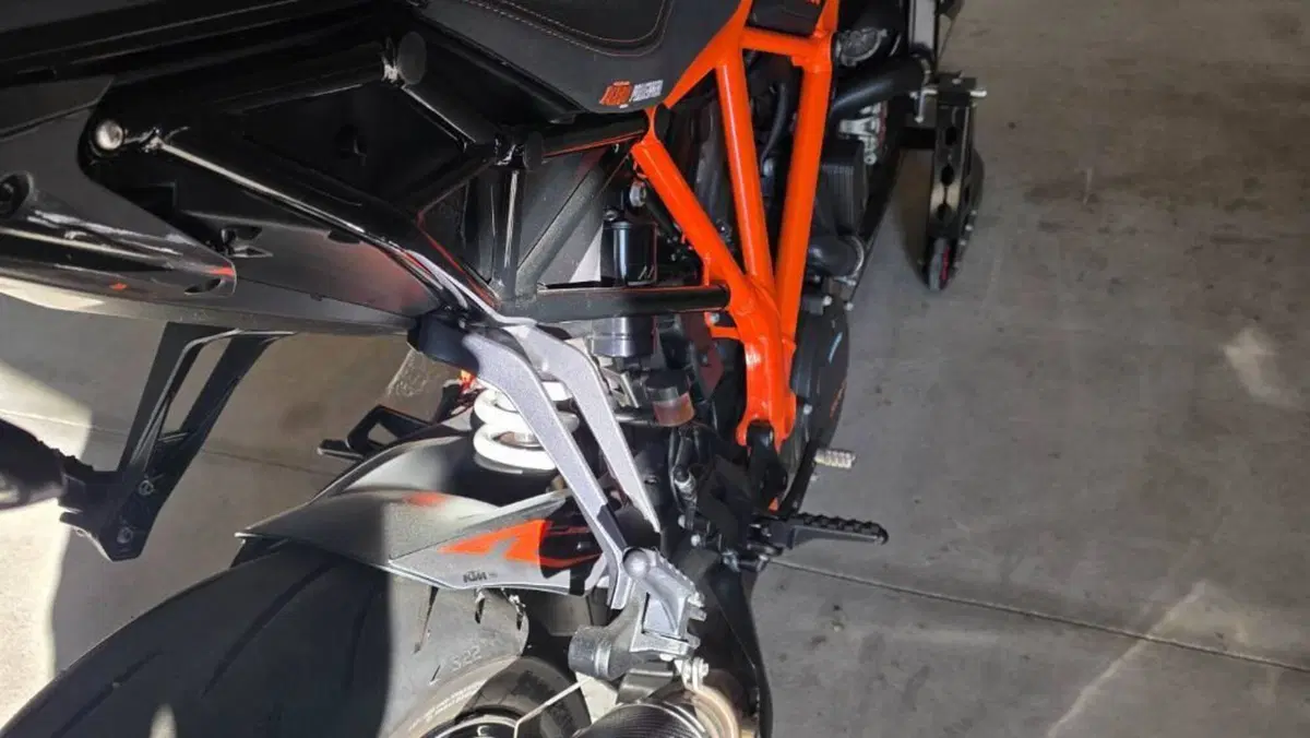 KTM 1290 Super Duke R (2019)  (5)