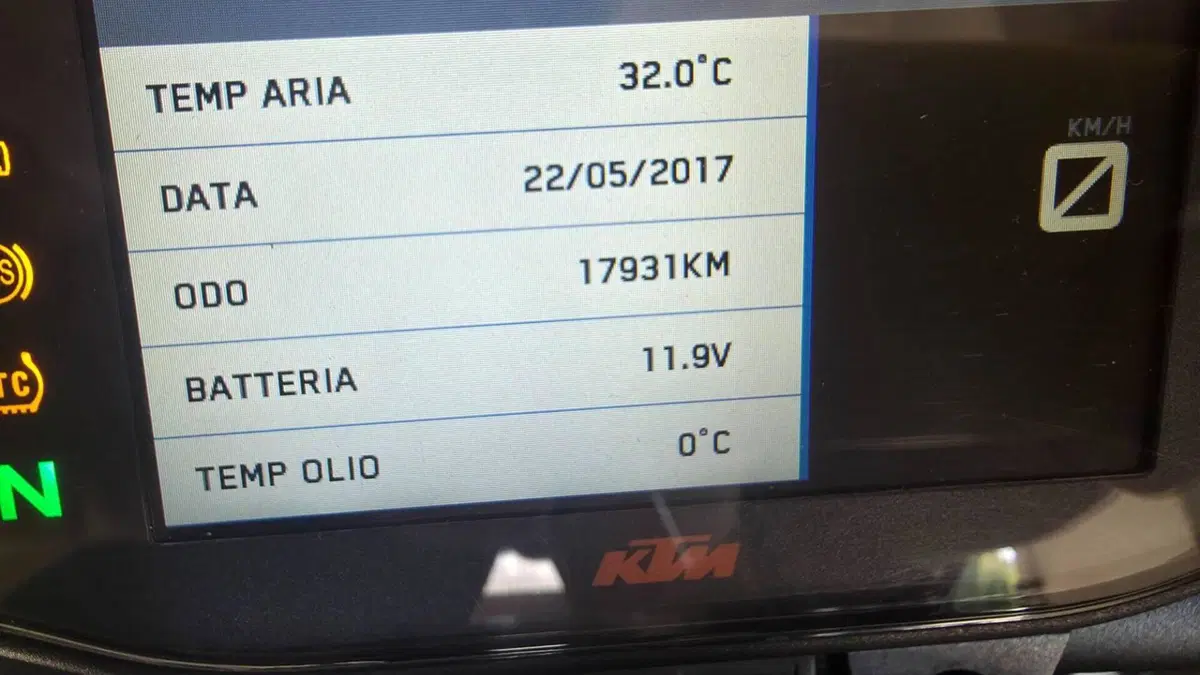 KTM 1290 Super Duke R (2019)  (6)