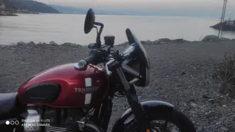 Triumph Street Twin 900 (2016)