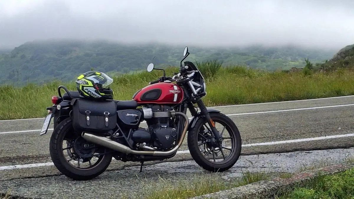 Triumph Street Twin 900 (2016)  (2)
