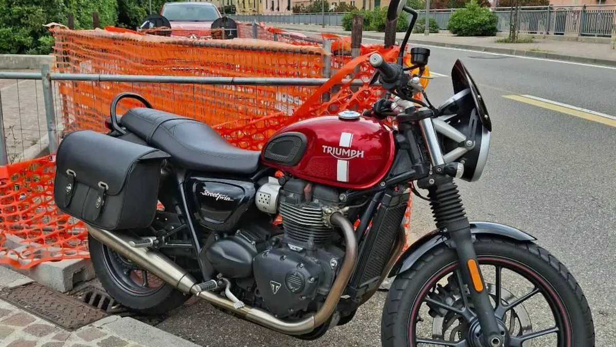 Triumph Street Twin 900 (2016)  (4)