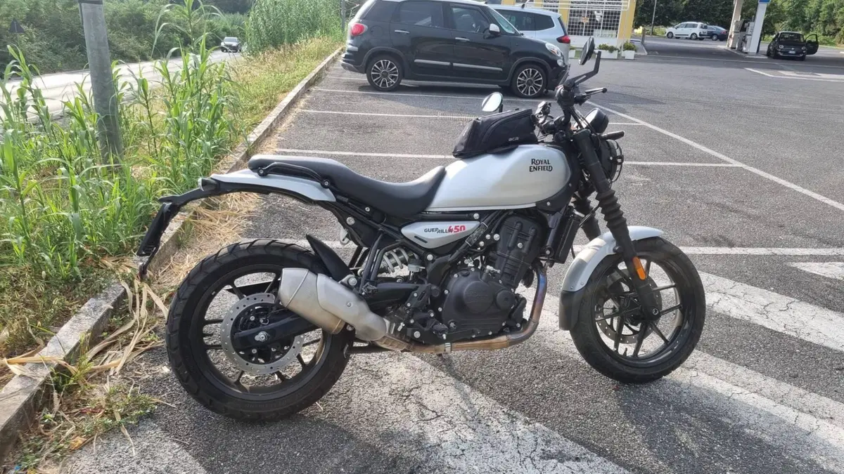 Royal Enfield Guerrilla 450 (2024 - 26)  (2)