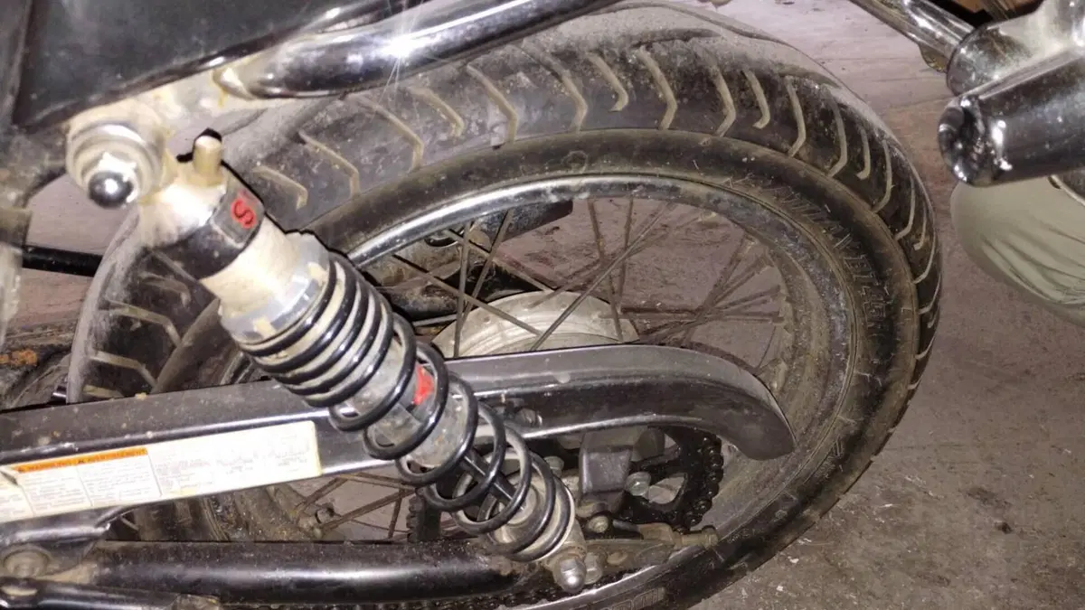 Suzuki TU 250 X (1997 - 03)  (7)
