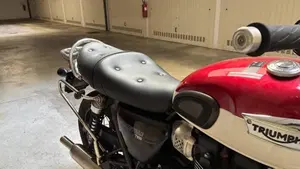 Triumph Bonneville T100 (2021 - 25)  (3)