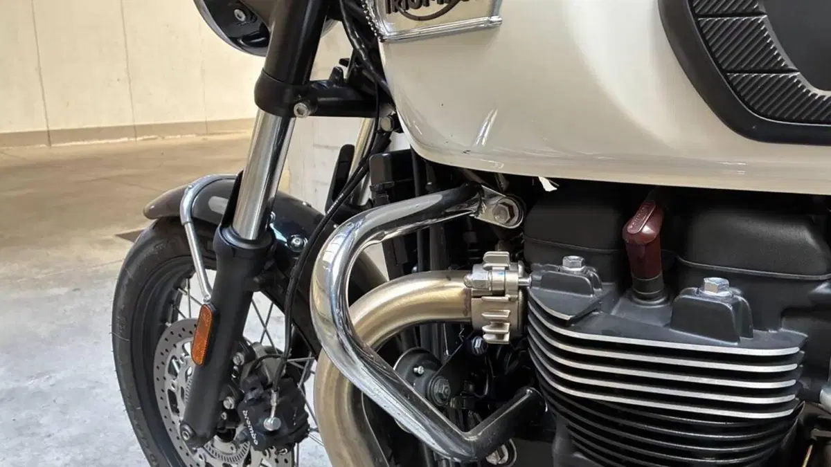 Triumph Bonneville T100 (2021 - 25)  (7)