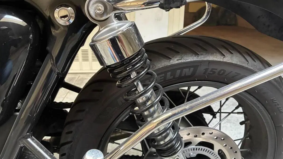 Triumph Bonneville T100 (2021 - 25)  (8)