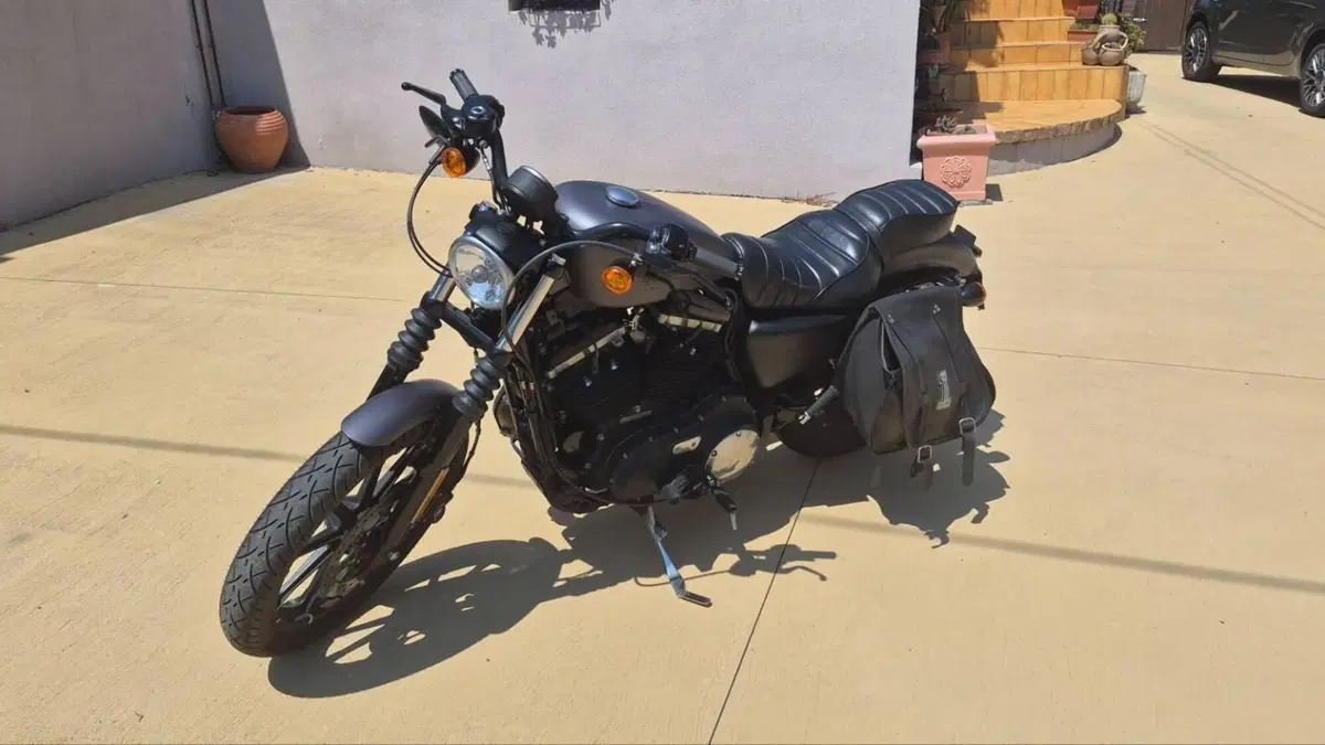 Harley-Davidson 883 Iron (2014 - 16) - XL 883N  (9)