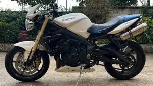 Triumph Street Triple (2007 - 12)  (2)