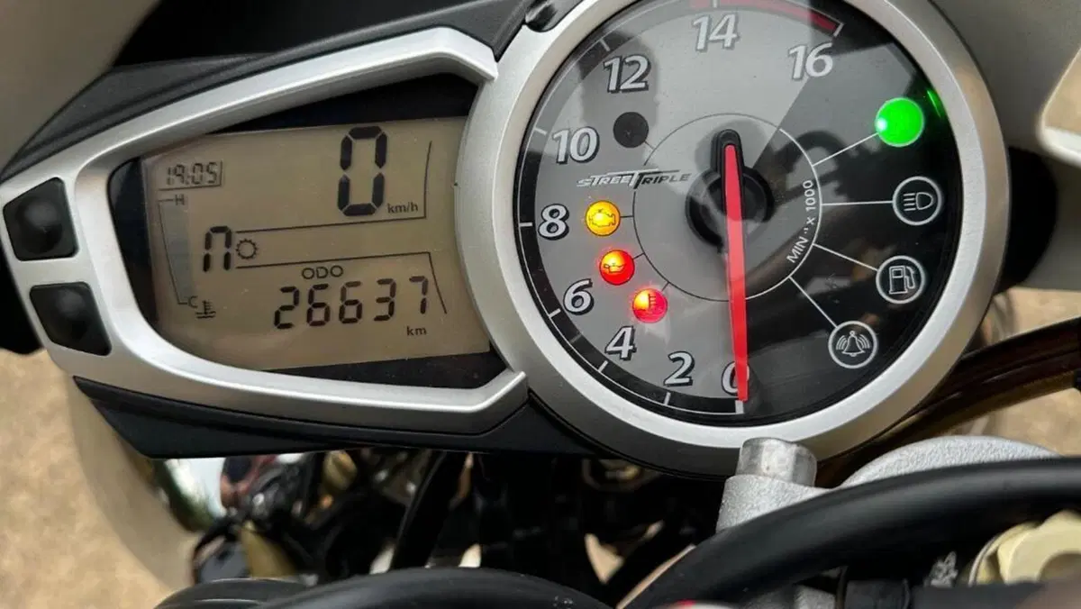 Triumph Street Triple (2007 - 12)  (5)