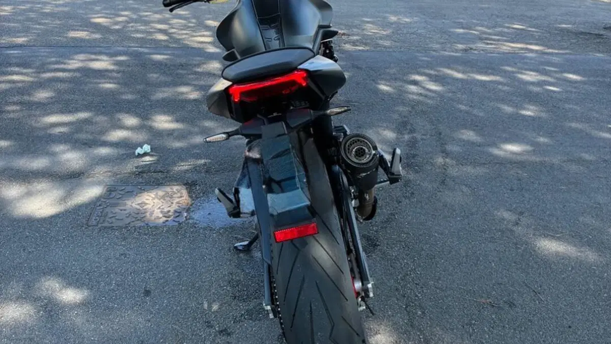Ducati Monster 937 + (2021 - 25)  (4)