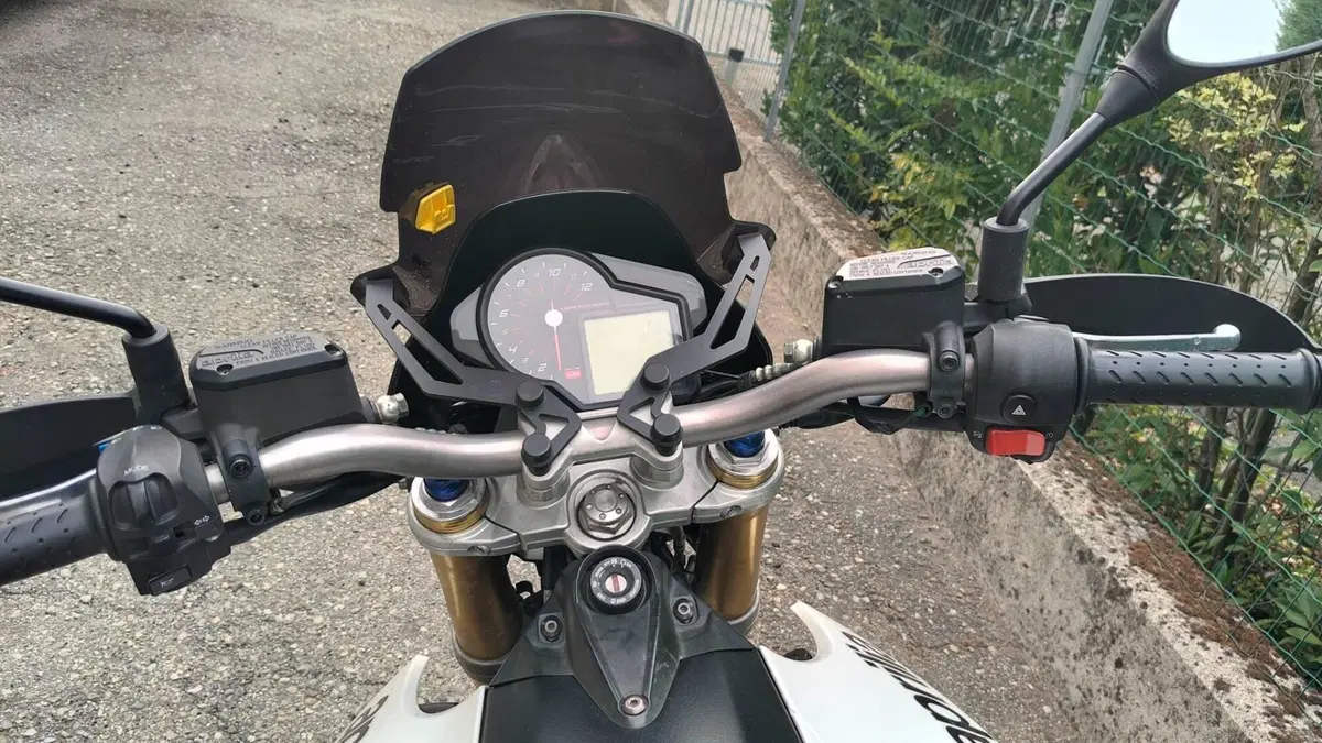 Aprilia Dorsoduro 750 (2009 - 14)  (3)