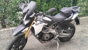 Aprilia Dorsoduro 750 (2009 - 14)  (2)