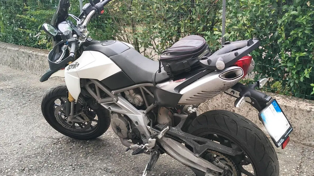 Aprilia Dorsoduro 750 (2009 - 14)  (4)