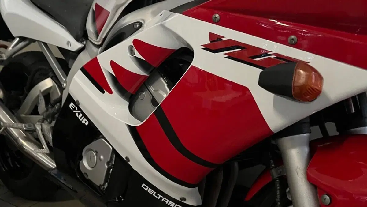 Yamaha YZF R6 (1999 - 00)  (2)