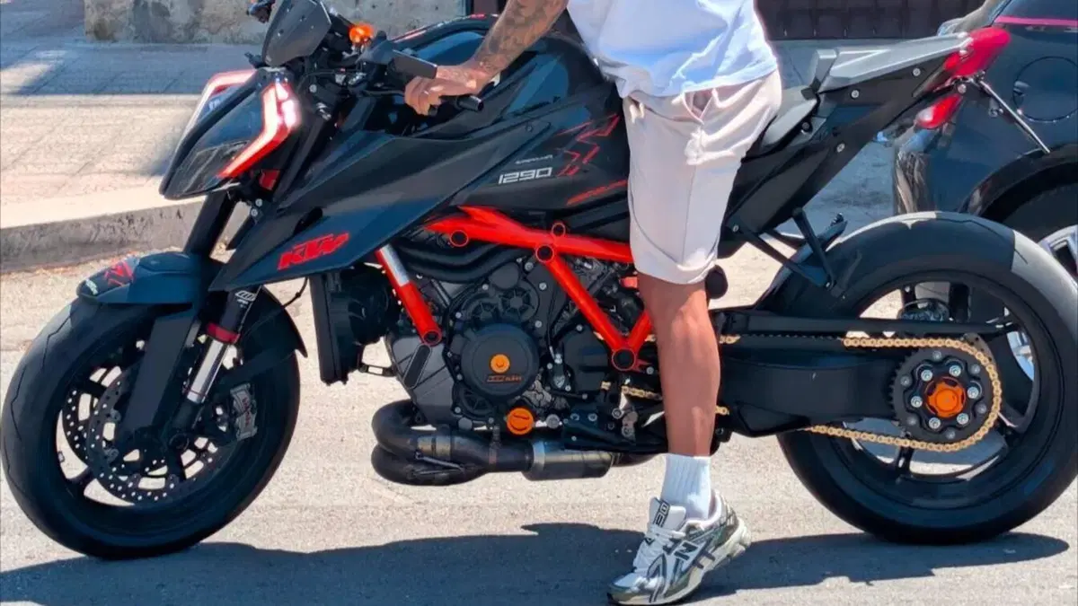 KTM 1290 Super Duke R (2021) 
