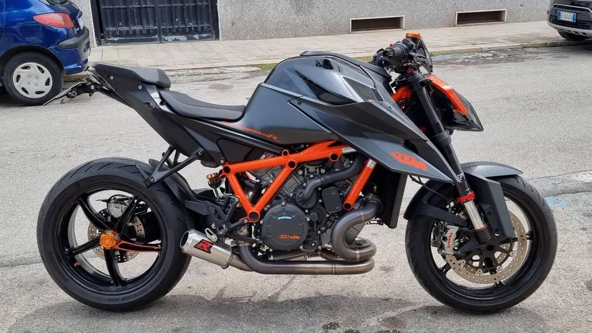 KTM 1290 Super Duke R (2021)  (3)