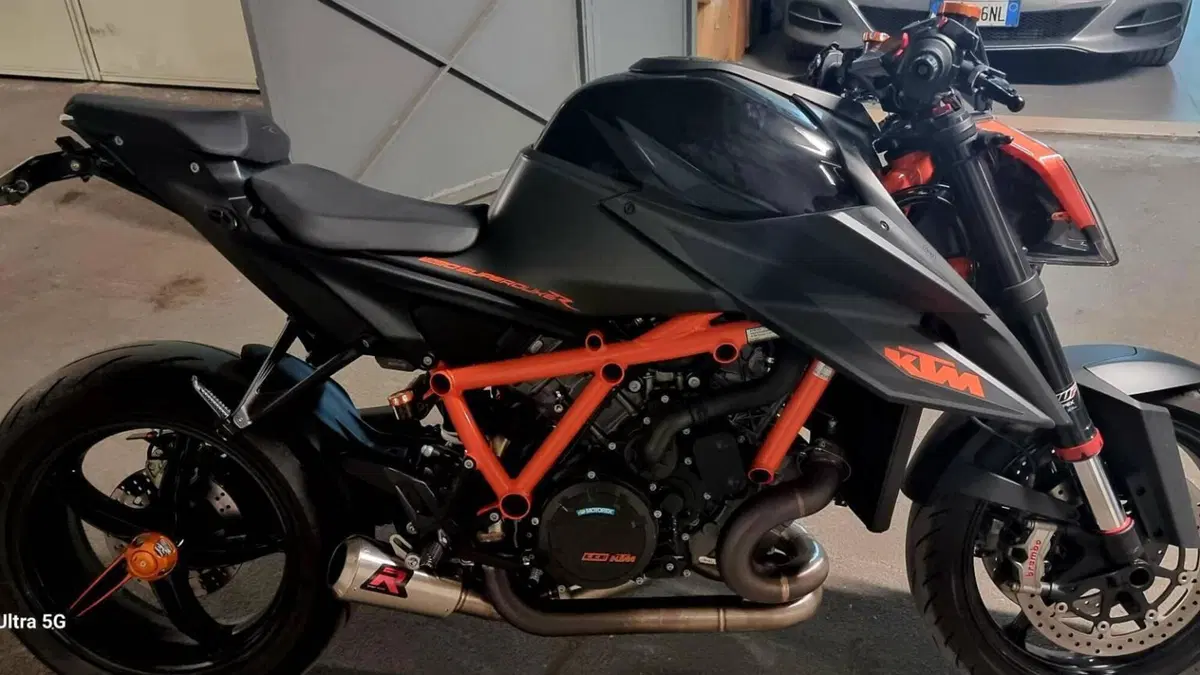 KTM 1290 Super Duke R (2021)  (4)