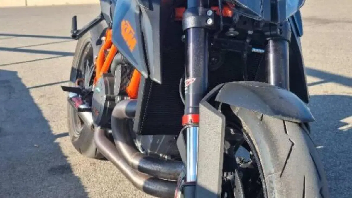 KTM 1290 Super Duke R (2021)  (6)