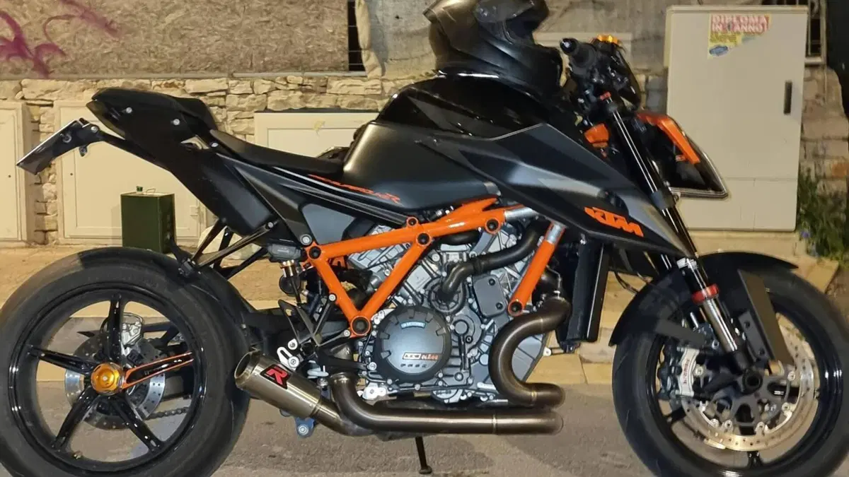 KTM 1290 Super Duke R (2021)  (7)