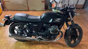 Moto Guzzi V7 II Stone (2015 - 17)  (7)