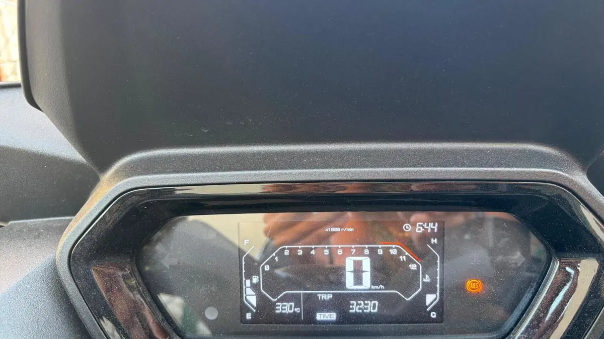 Yamaha X-Max 300 (2025 - 26)  (4)