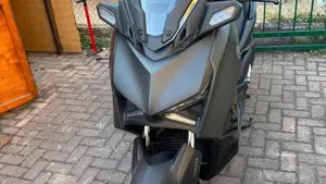 Yamaha X-Max 300 (2025 - 26)  (8)