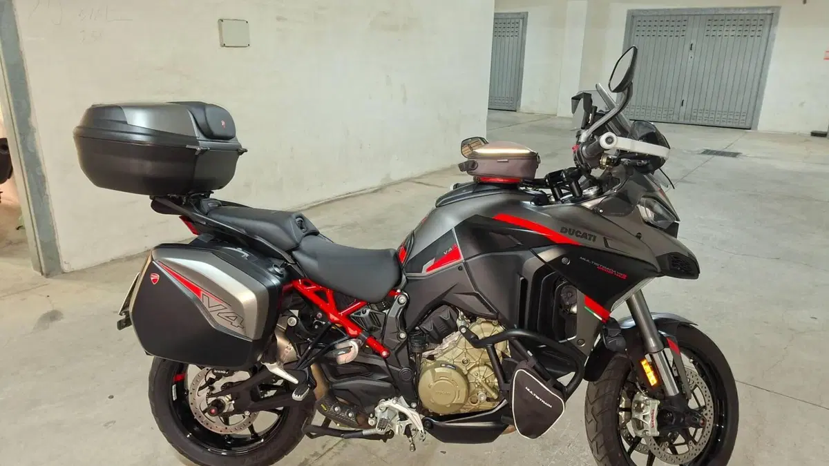 Ducati Multistrada V4 S Grand Tour (2024) 