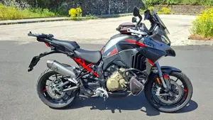 Ducati Multistrada V4 S Grand Tour (2024)  (2)