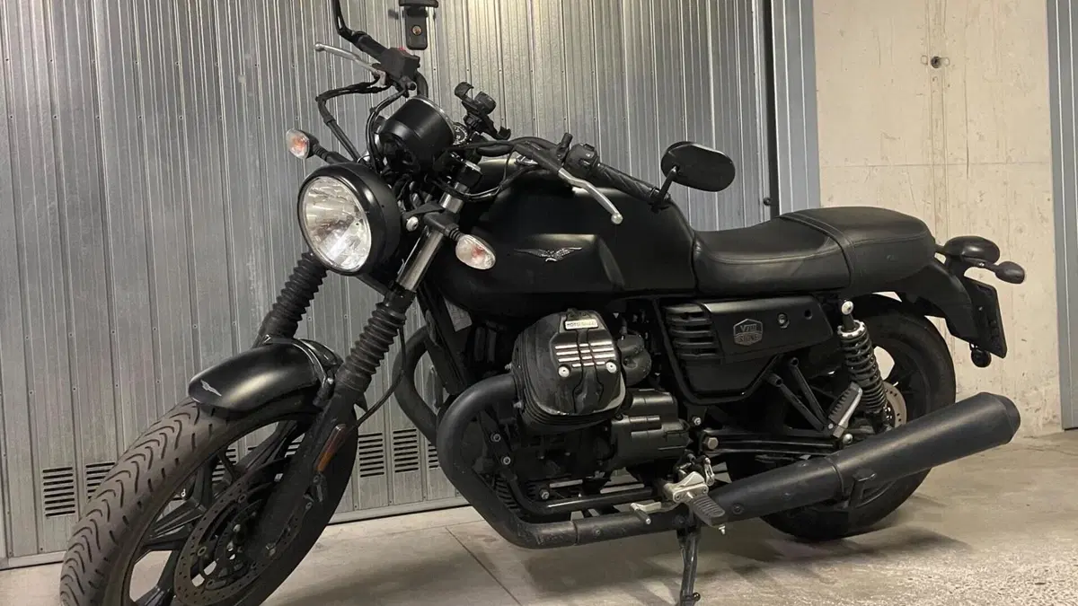 Moto Guzzi V7 III Stone (2017 - 20) 
