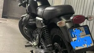 Moto Guzzi V7 III Stone (2017 - 20)  (3)