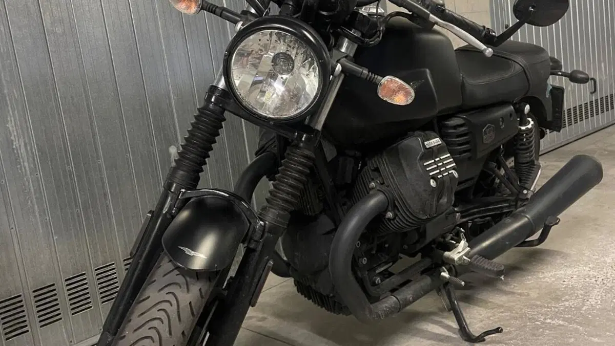 Moto Guzzi V7 III Stone (2017 - 20)  (4)