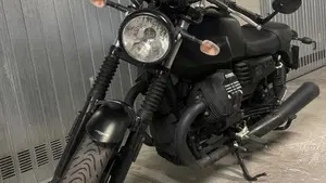 Moto Guzzi V7 III Stone (2017 - 20)  (4)
