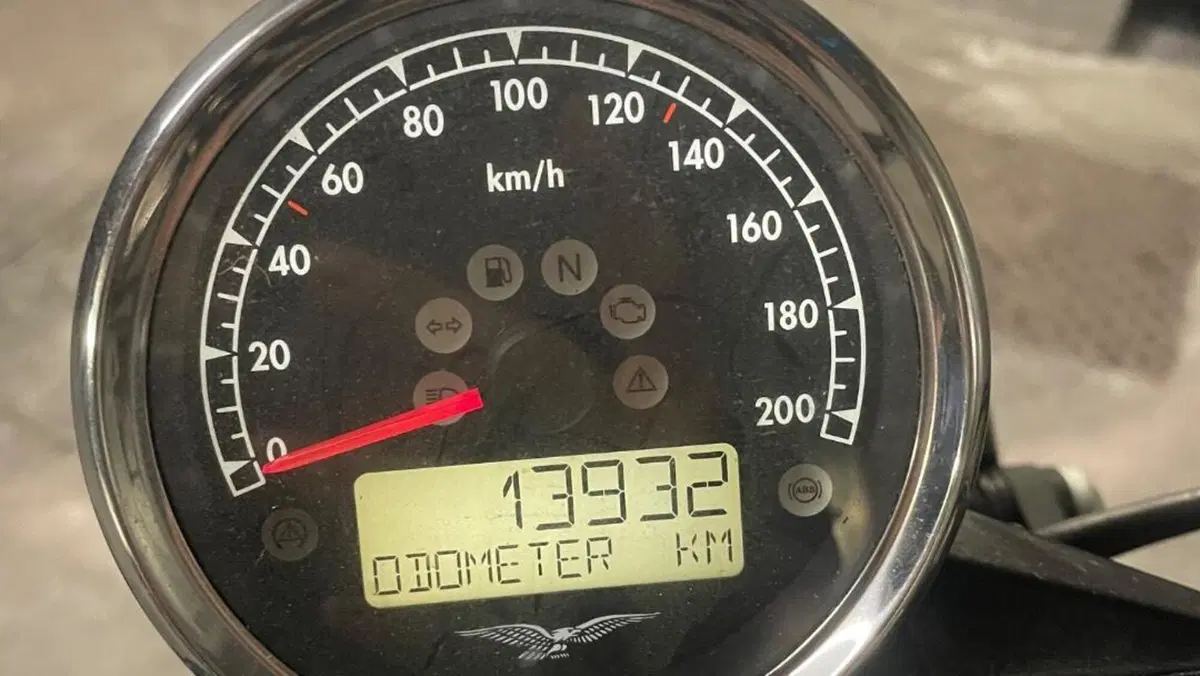Moto Guzzi V7 III Stone (2017 - 20)  (6)