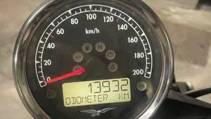 Moto Guzzi V7 III Stone (2017 - 20)  (6)