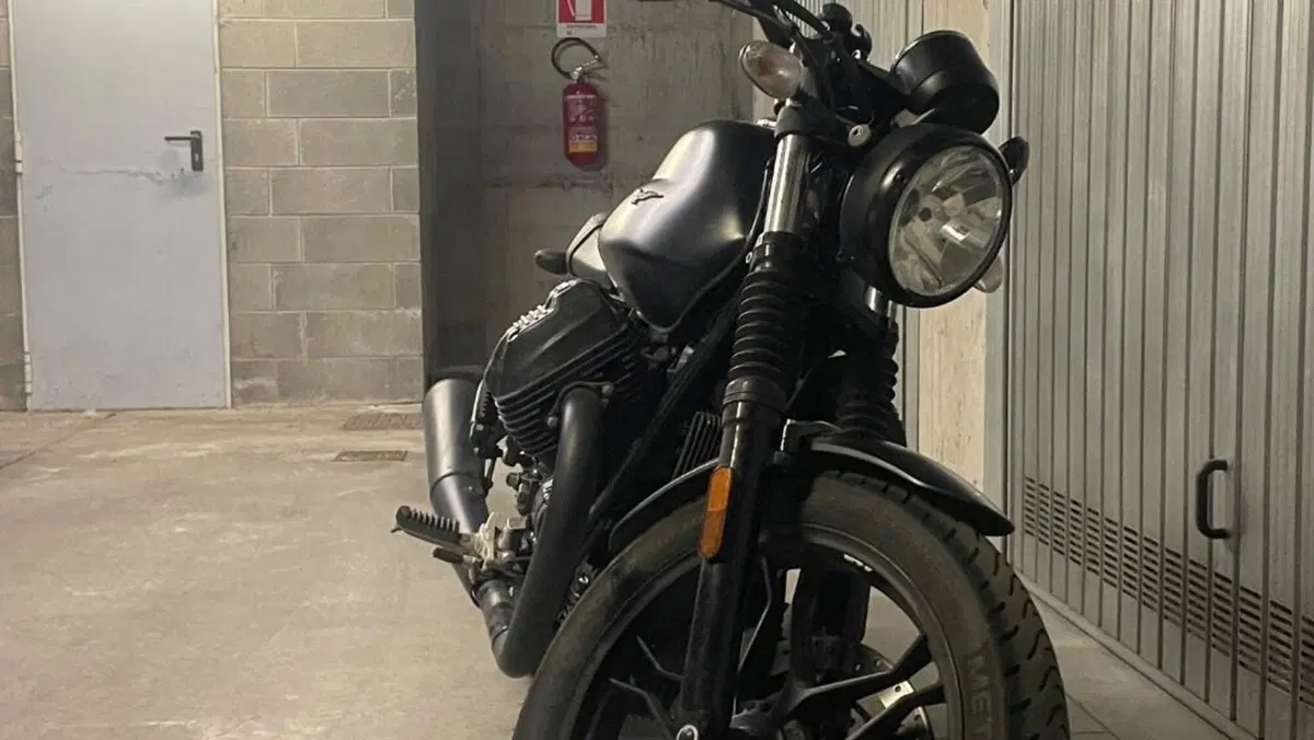 Moto Guzzi V7 III Stone (2017 - 20)  (9)