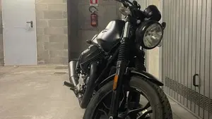 Moto Guzzi V7 III Stone (2017 - 20)  (9)