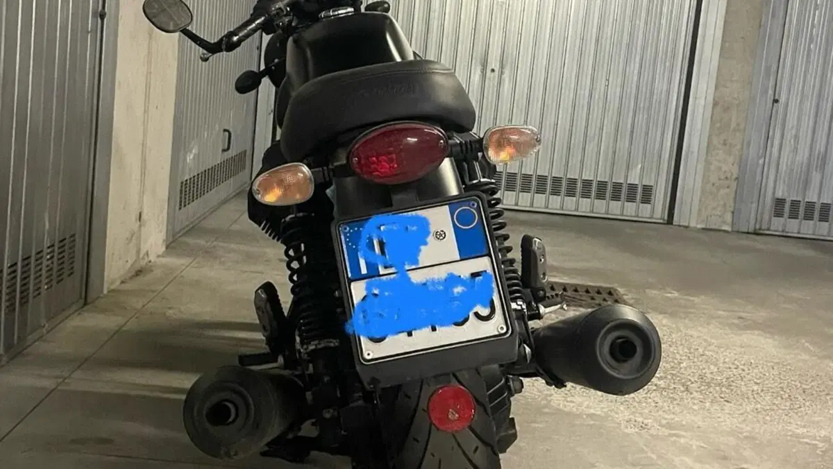 Moto Guzzi V7 III Stone (2017 - 20)  (11)
