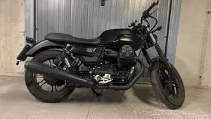 Moto Guzzi V7 III Stone (2017 - 20)  (12)