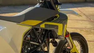 Husqvarna 701 Supermoto (2021)  (6)