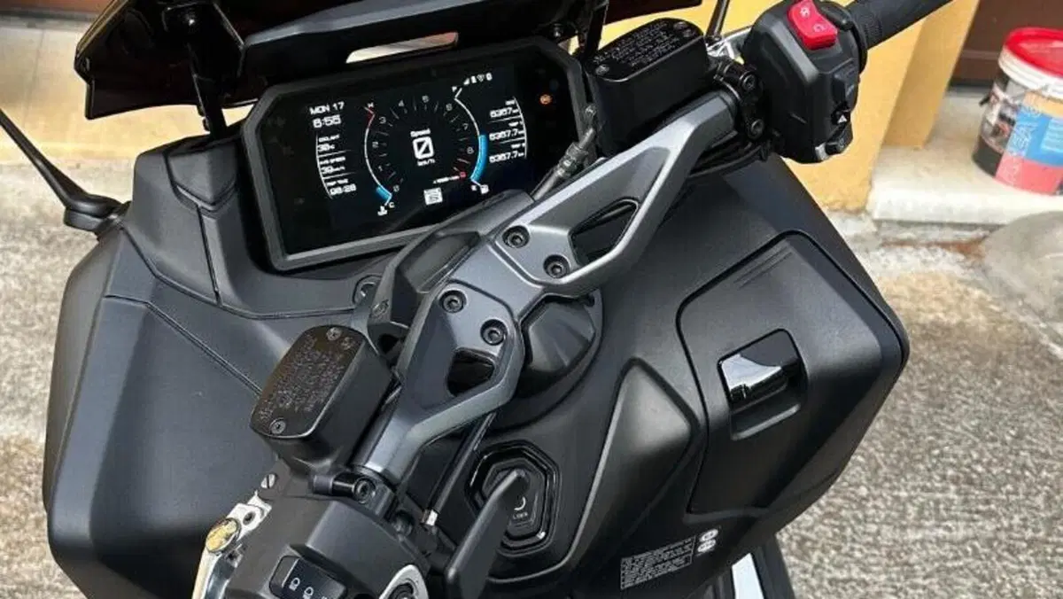 Yamaha T-Max 560 (2025 - 26)  (2)