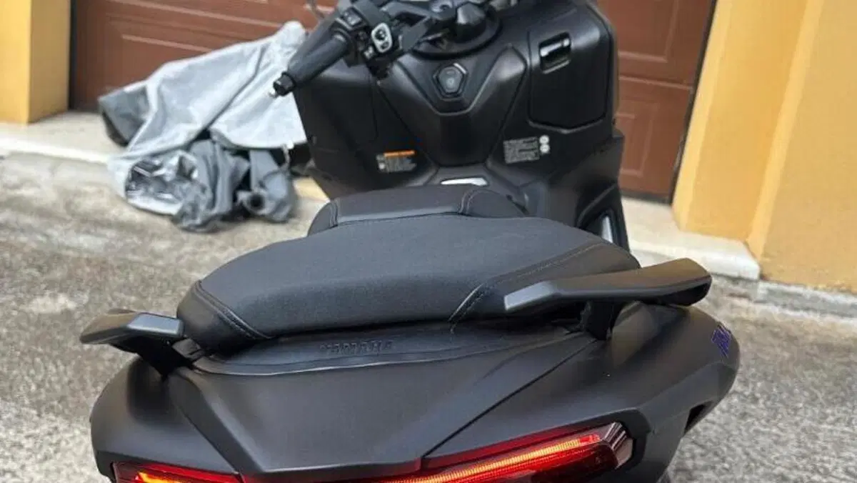 Yamaha T-Max 560 (2025 - 26)  (4)
