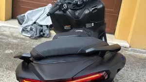 Yamaha T-Max 560 (2025 - 26)  (4)
