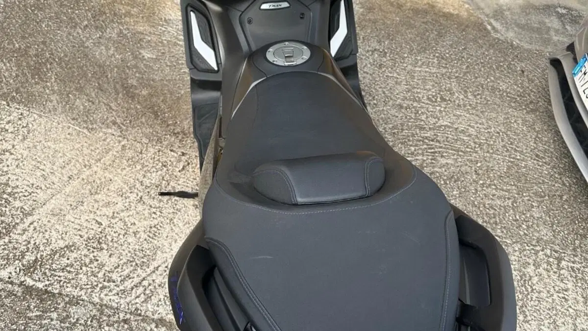 Yamaha T-Max 560 (2025 - 26)  (8)