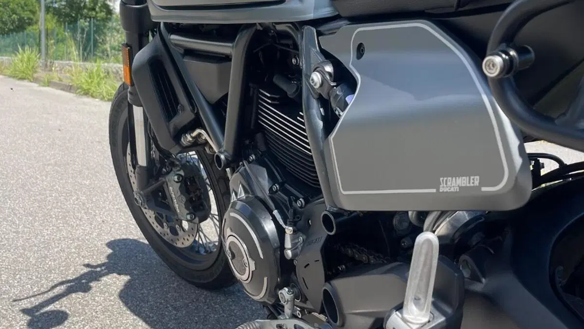 Ducati Scrambler 800 Night Shift (2021 - 22)  (18)
