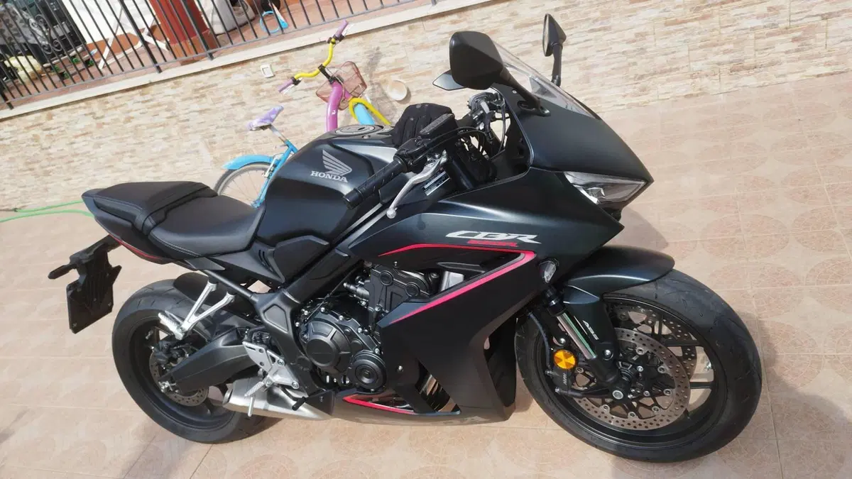 Honda CBR 650 R (2024 - 26)  (2)