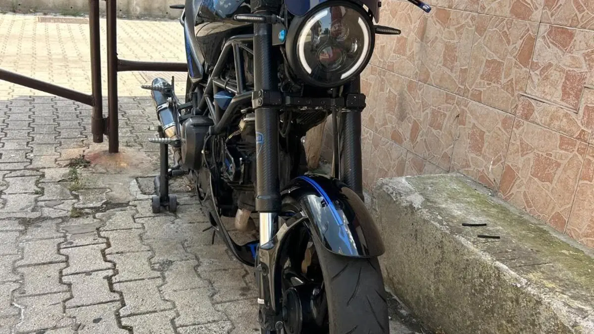 Ducati Monster 600 Dark (1998 - 01)  (2)