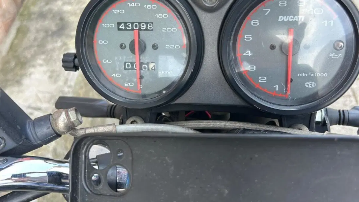 Ducati Monster 600 Dark (1998 - 01)  (4)