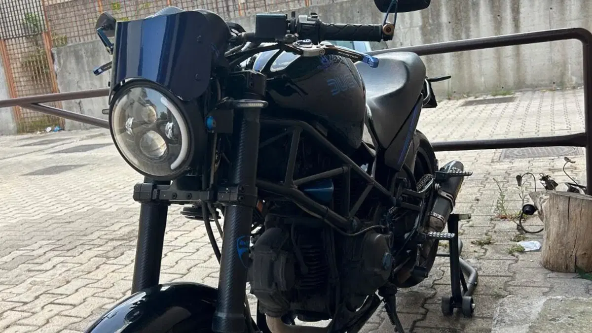 Ducati Monster 600 Dark (1998 - 01)  (5)