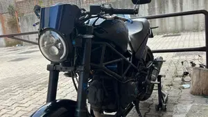 Ducati Monster 600 Dark (1998 - 01)  (5)